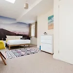 The Broadmead Jungle - Lovely & Central 3Bdr Apartment